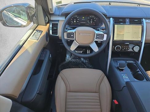 New 2026 Land Rover Discovery Limited Edition image 16
