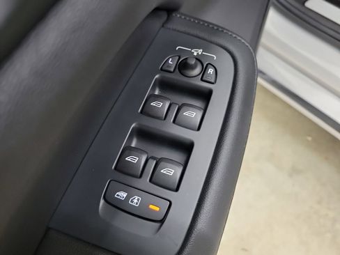 New 2025 Volvo S60 B5 Plus w/ Protection Package Premier FWD image 21