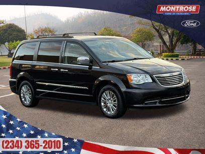 Used 2016 Chrysler Town & Country Touring-L w/ Driver Convenience Group