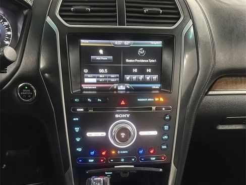 Used 2016 Ford Explorer Platinum image 24