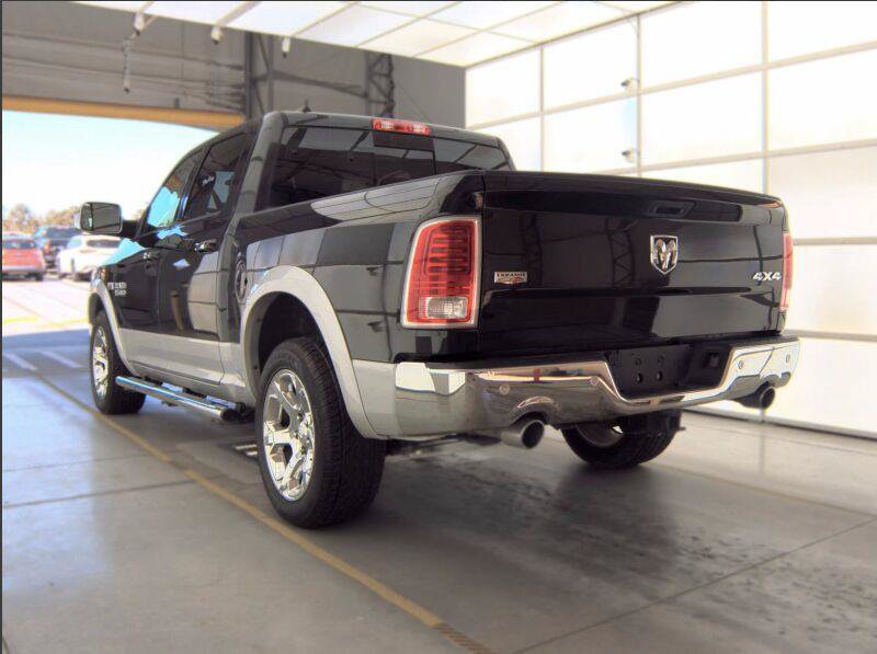 Used 2017 RAM 1500 Laramie w/ Convenience Group AWD/4WD image 3