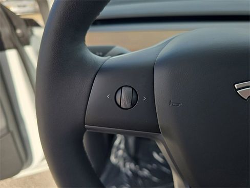 Used 2025 Tesla Model Y Long Range image 23