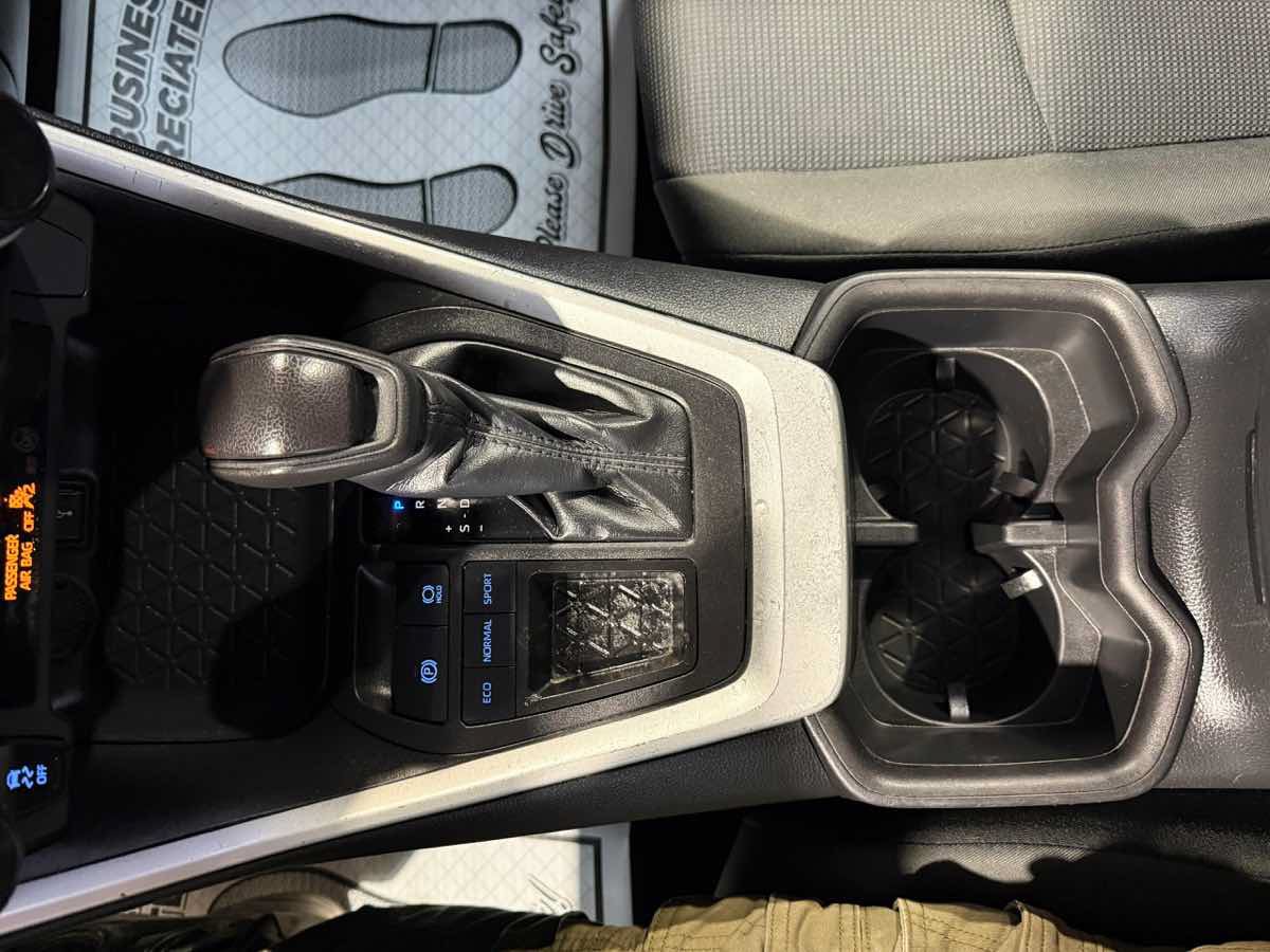 Used 2022 Toyota RAV4 LE FWD image 14