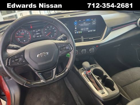 Used 2024 Chevrolet Trax RS w/ Sunroof Package image 22