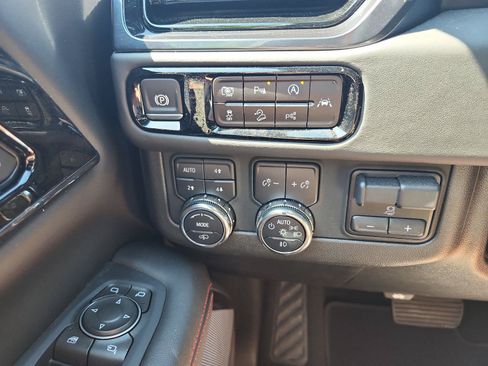 Certified 2025 GMC Yukon AT4 Ultimate AWD/4WD image 24