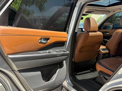 Used 2023 Nissan Pathfinder Platinum FWD image 31