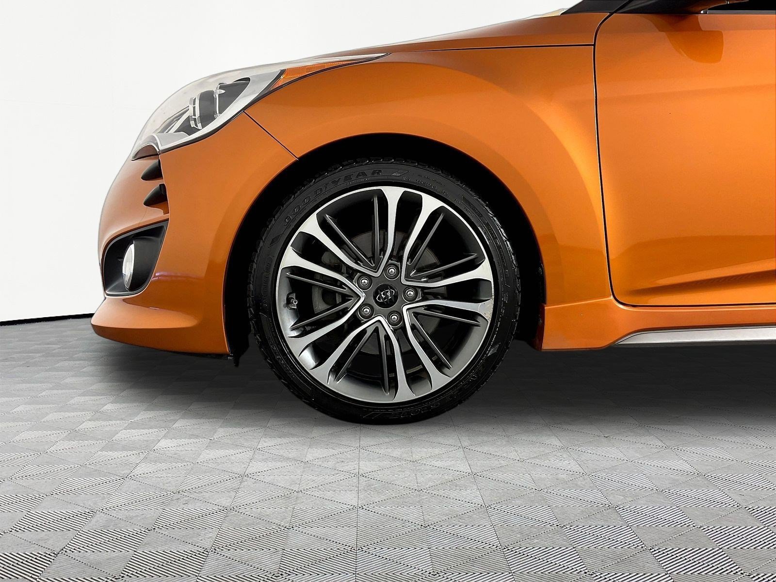 Used 2016 Hyundai Veloster Turbo FWD image 32