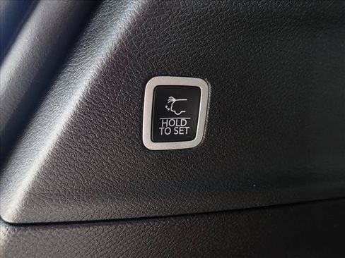 New 2027 Chrysler Pacifica Select AWD/4WD image 8