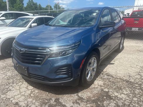 Used 2024 Chevrolet Equinox LS w/ LS Convenience Package FWD image 2