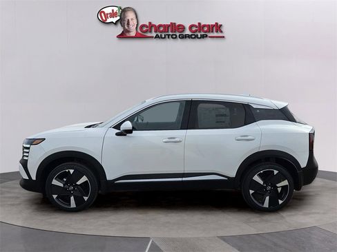 Used 2025 Nissan Kicks SR image 2