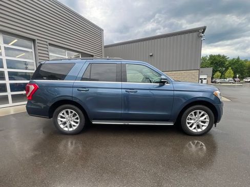Used 2020 Ford Expedition XLT w/ Equipment Group 202A AWD/4WD image 4