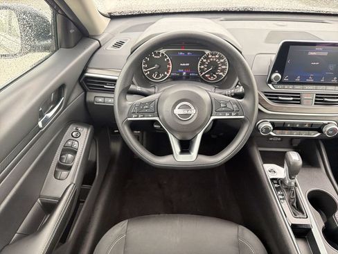 Used 2025 Nissan Altima 2.5 SV FWD image 15