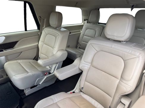 Used 2021 Lincoln Navigator Reserve w/ Luxury Package image 13
