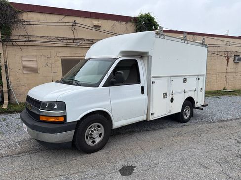 Used 2019 Chevrolet Express 3500 w/ Power Convenience Package RWD image 5