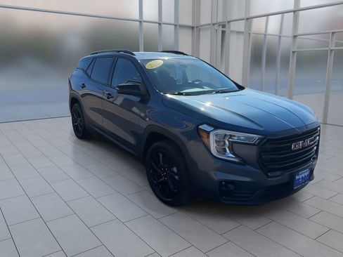 Used 2024 GMC Terrain SLT w/ Elevation Edition image 2