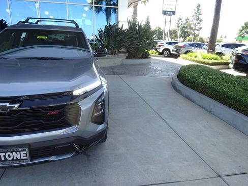 Certified 2025 Chevrolet Equinox RS FWD image 32