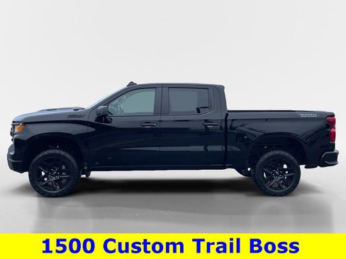 Used 2024 Chevrolet Silverado 1500 Custom Trail Boss w/ Dark Appearance Package image 3