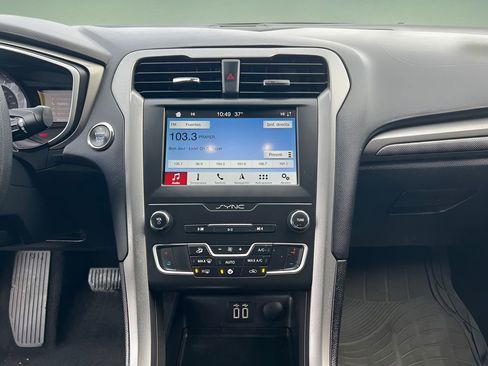 Used 2019 Ford Fusion SE image 13