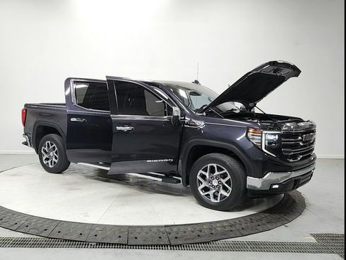 Used 2023 GMC Sierra 1500 SLT w/ SLT Premium Package AWD/4WD image 9