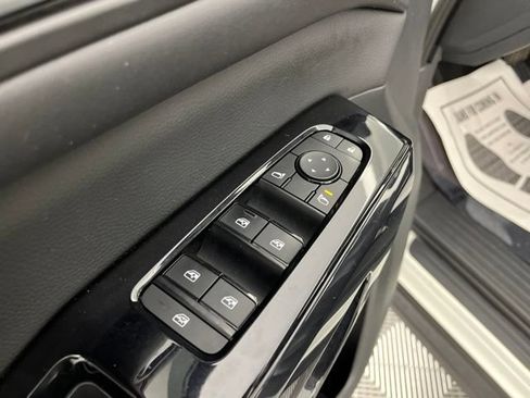 Used 2022 Nissan Pathfinder SV w/ SV Premium Package FWD image 33
