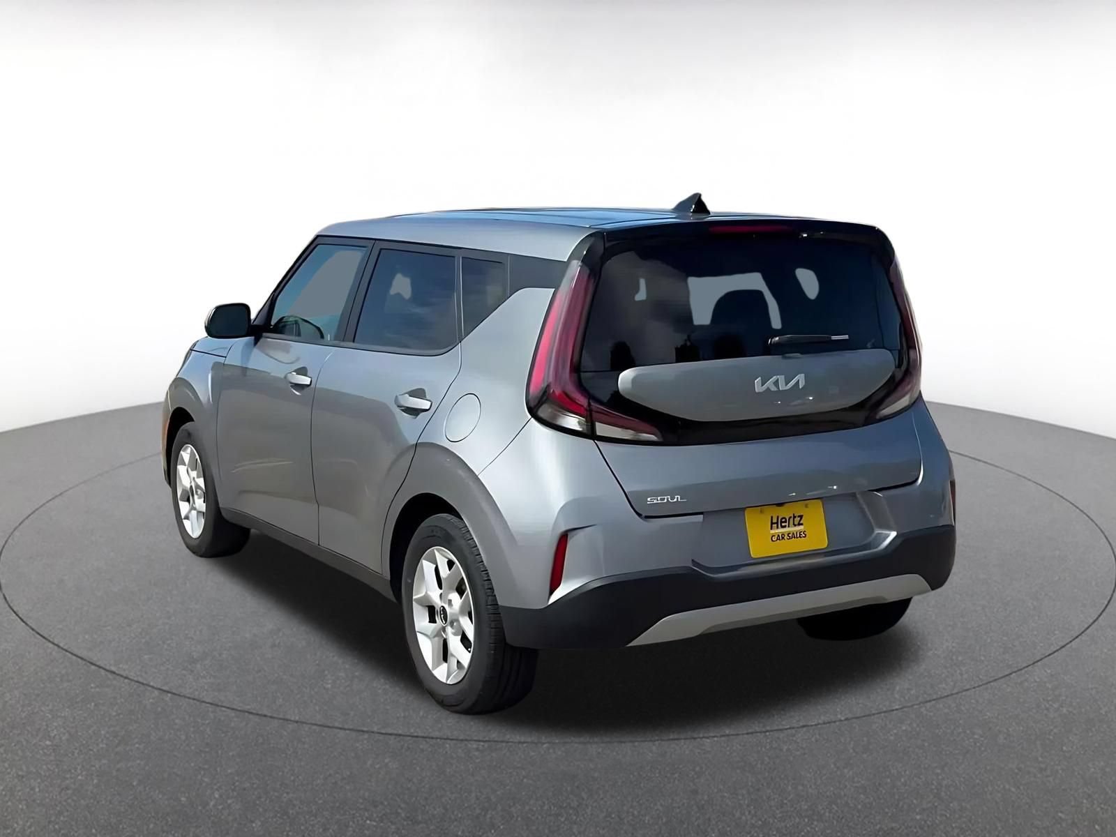 Used 2025 Kia Soul LX w/ LX Technology Package FWD image 10