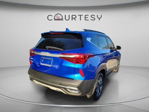 Certified 2023 Kia Seltos EX AWD/4WD image 3