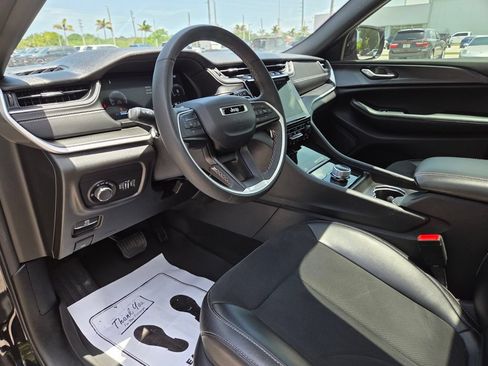 Used 2024 Jeep Grand Cherokee L Altitude RWD image 31