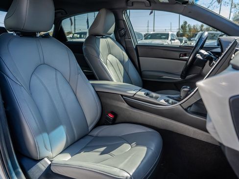 Used 2020 Toyota Avalon XLE image 31