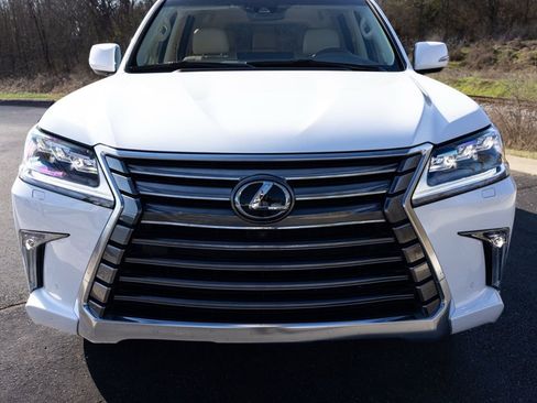 Used 2020 Lexus LX 570 4WD w/ Luxury Package image 14