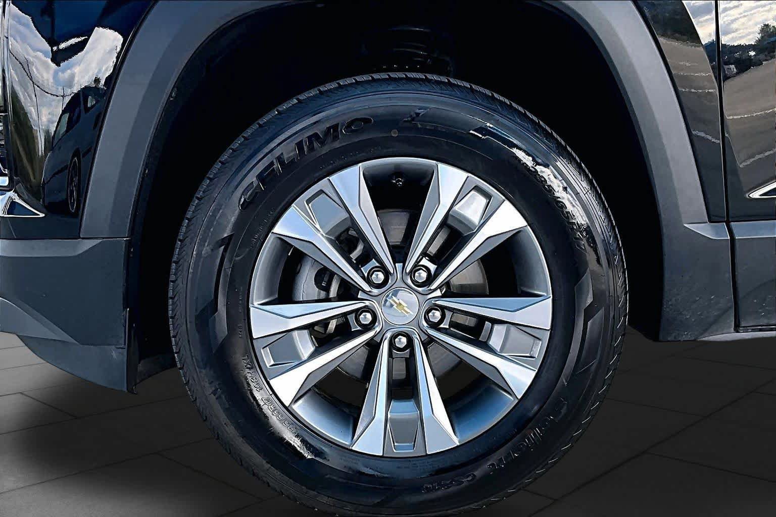 Used 2025 Chevrolet Equinox LT w/ Convenience Package II FWD image 10