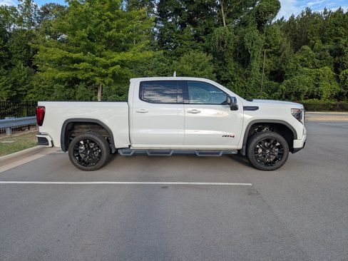 Used 2023 GMC Sierra 1500 AT4 w/ AT4 Preferred Package AWD/4WD image 3