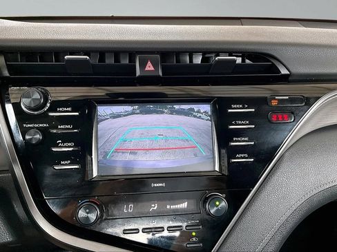 Used 2020 Toyota Camry SE FWD image 13