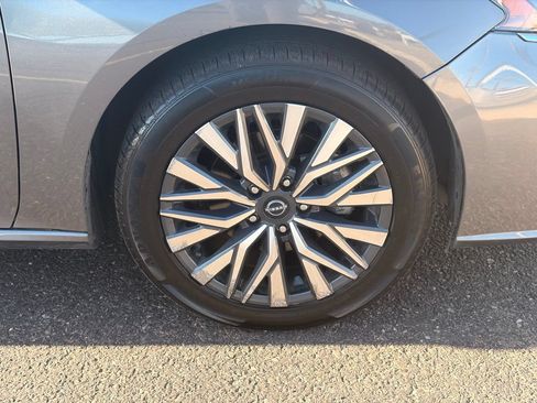 Certified 2024 Nissan Altima 2.5 SV FWD image 9