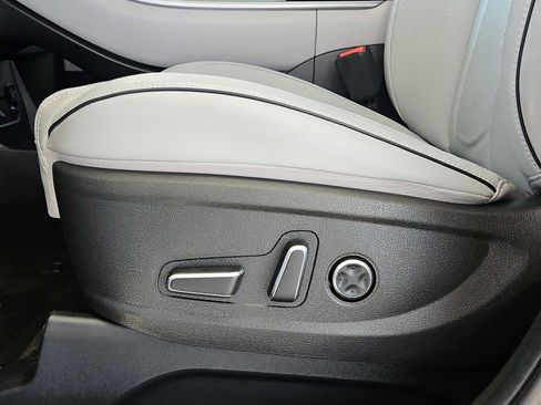 Used 2024 Hyundai Palisade SEL w/ Premium Package FWD image 9