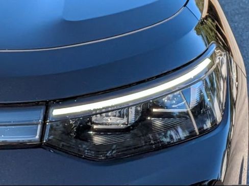 New 2026 Volkswagen Tiguan SE R-Line image 9