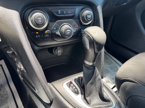 Used 2013 Dodge Dart SXT FWD image 36