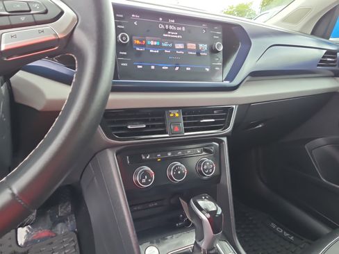 Used 2022 Volkswagen Taos SE w/ Panoramic Sunroof Package image 26