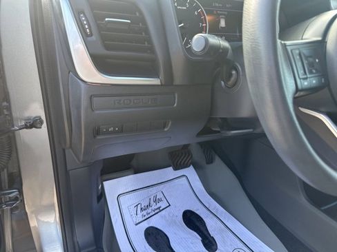 Used 2021 Nissan Rogue S image 32