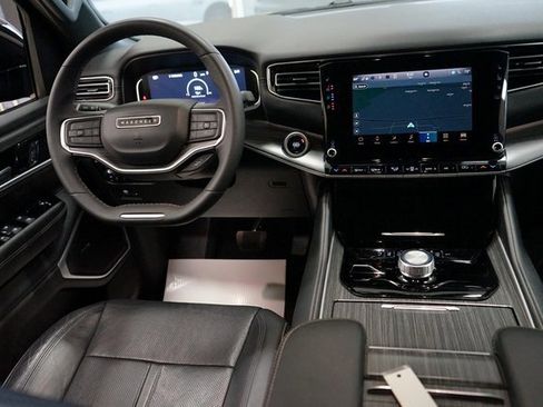 Used 2024 Jeep Wagoneer Series II w/ Flexible Seating Group image 12