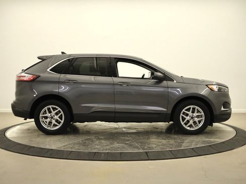 Used 2022 Ford Edge SEL image 2