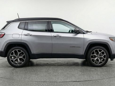 Used 2025 Jeep Compass Limited image 11
