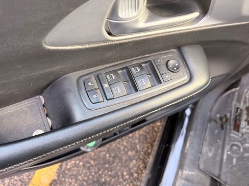 Used 2018 Chrysler Pacifica Touring-L Plus w/ S Appearance Package image 13