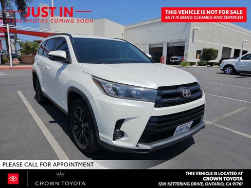 Used 2019 Toyota Highlander SE AWD/4WD image 2