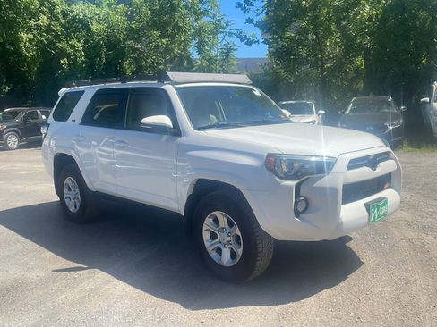 Used 2020 Toyota 4Runner SR5 Premium w/ Moonroof Package AWD/4WD image 11