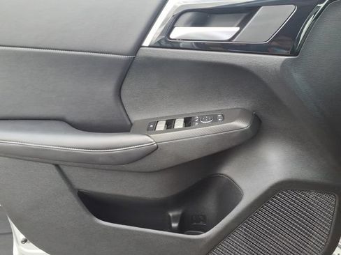 Used 2024 Mitsubishi Outlander AWD image 15