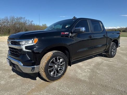 Used 2022 Chevrolet Silverado 1500 LT image 1
