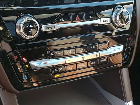 Used 2022 Ford Explorer King Ranch w/ Premium Technology Package image 22