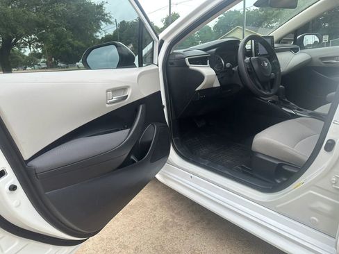 Used 2020 Toyota Corolla LE FWD image 9