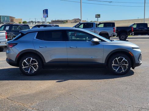 New 2026 Chevrolet Equinox EV LT AWD/4WD image 6
