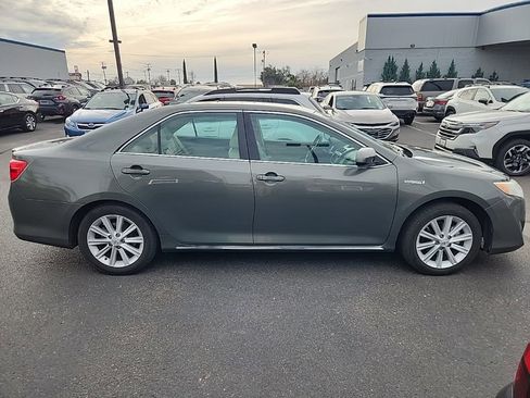 Used 2012 Toyota Camry LE image 4